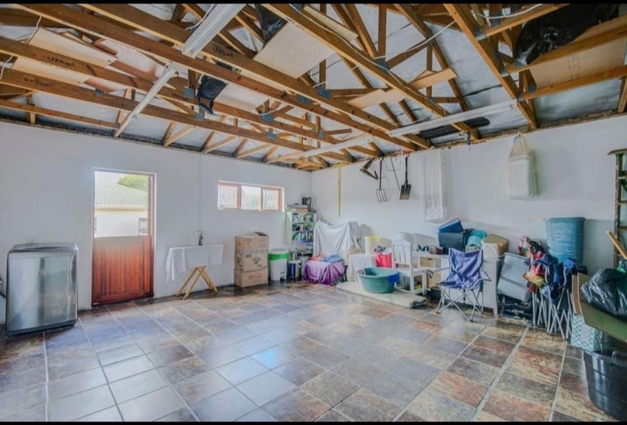 5 Bedroom Property for Sale in Overbaakens Eastern Cape